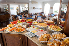  Hotel Colonial Plaza  Иту